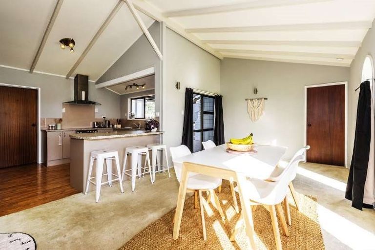 Photo of property in 16 Shakespeare Road, Waiuku, 2681