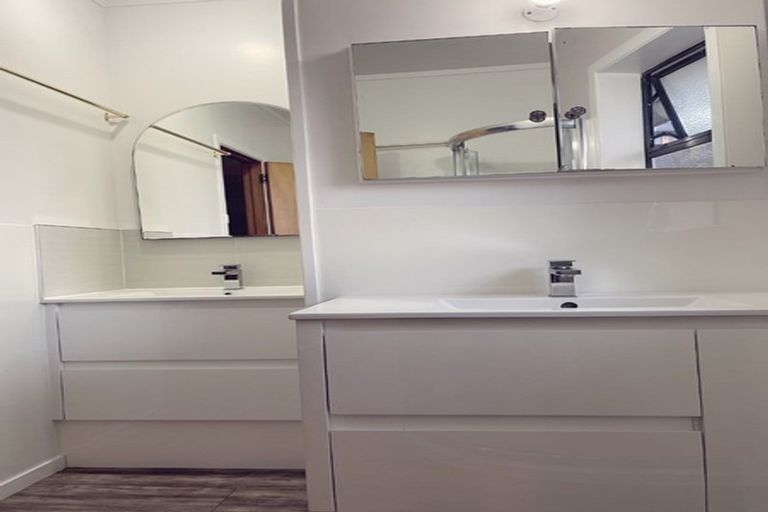 Photo of property in 2/104 Forrest Hill Road, Forrest Hill, Auckland, 0620