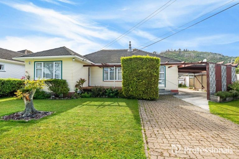 Photo of property in 4 Miles Crescent, Wainuiomata, Lower Hutt, 5014