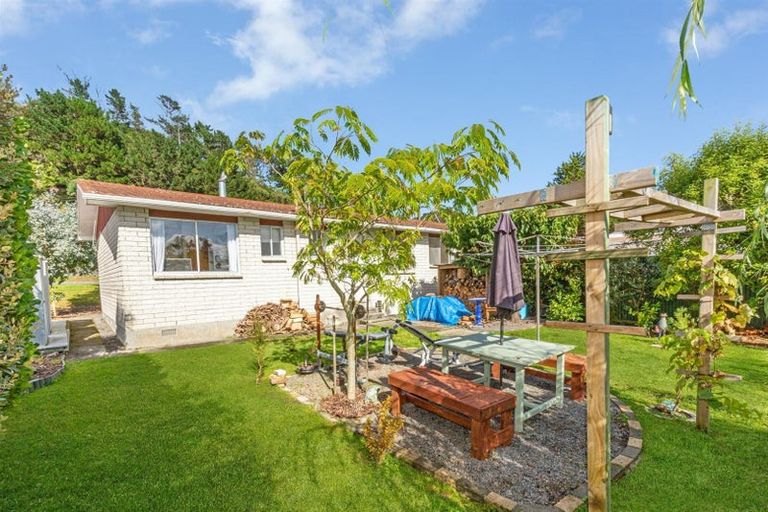 Photo of property in 96a Wainuiomata Road, Wainuiomata, Lower Hutt, 5014