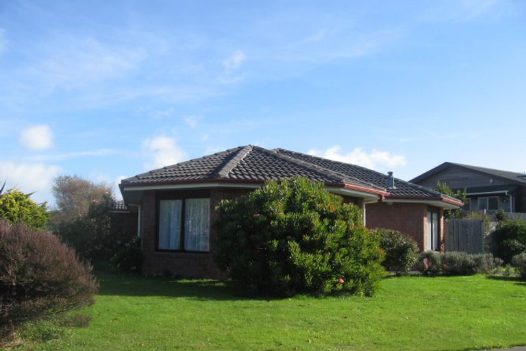 Photo of property in 1 Musket Lane, Whitby, Porirua, 5024