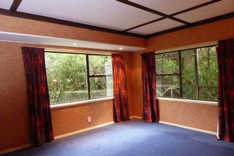 Photo of property in 48 Blue Mountains Road, Pinehaven, Upper Hutt, 5019