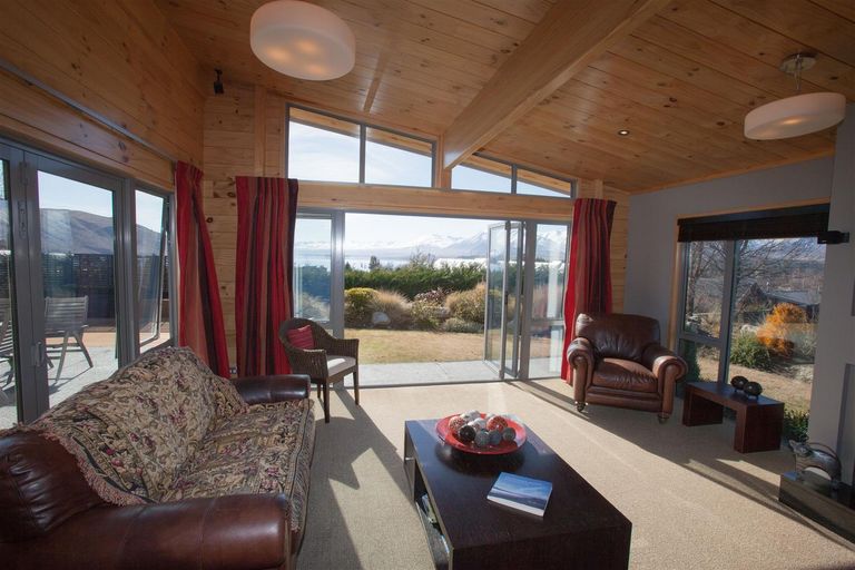 Photo of property in 6 Sams Place, Lake Tekapo, 7999