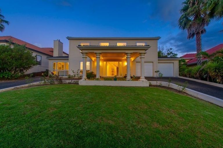 Photo of property in 11 Tralee Terrace, Dannemora, Auckland, 2016