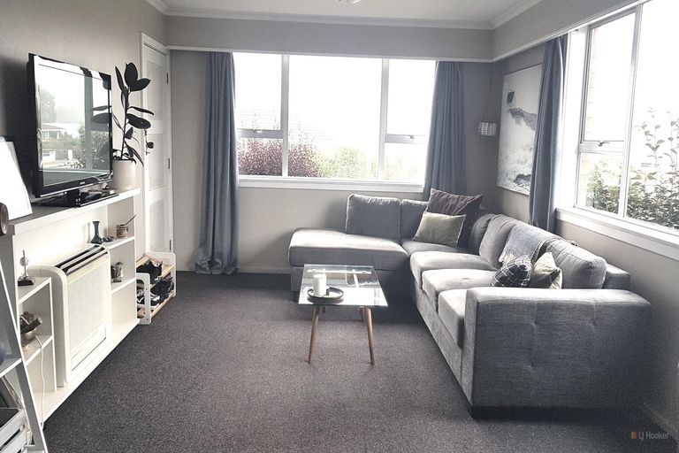 Photo of property in 1 Oxford Street, Waimate, 7924