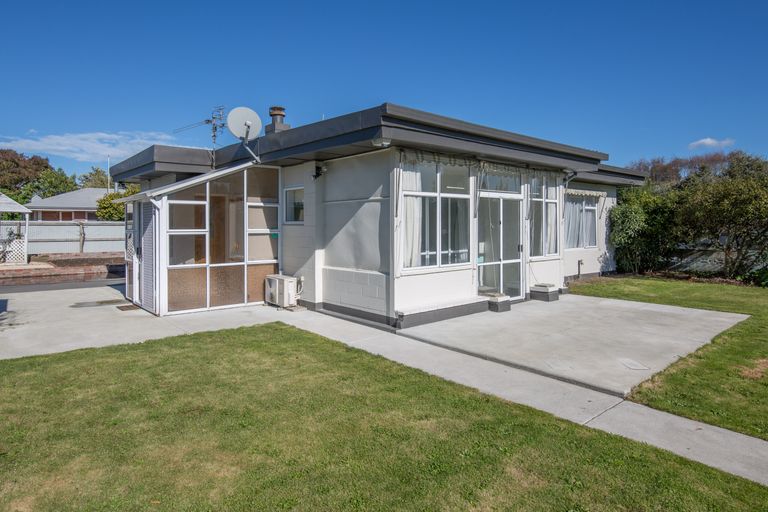 Photo of property in 306 Wainoni Road, Avondale, Christchurch, 8061
