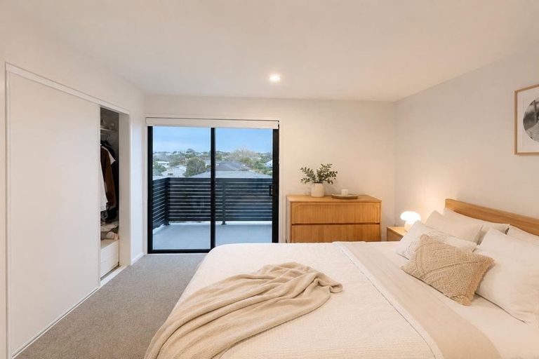 Photo of property in 1/137 View Road, Sunnyvale, Auckland, 0612