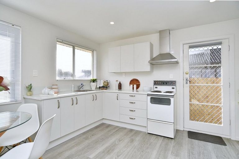 Photo of property in 17a Queenspark Drive, Parklands, Christchurch, 8083