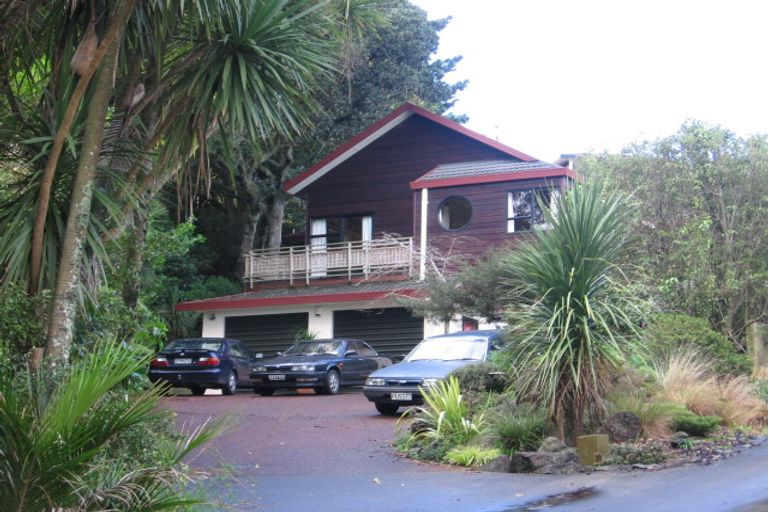 Photo of property in 31 Ewhurst Place, Goodwood Heights, Auckland, 2105