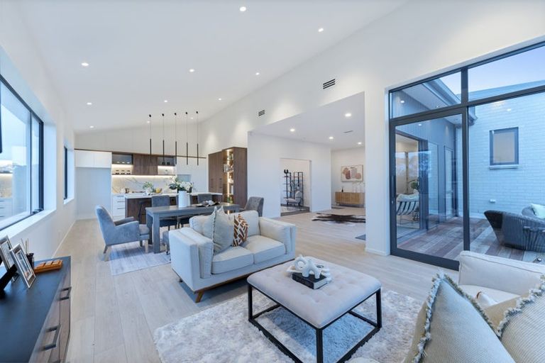 Photo of property in 42 Paparahi Place, Wainui, 0992