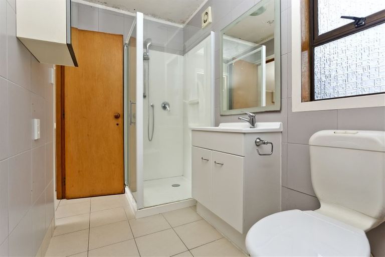 Photo of property in 15 Westwell Road, Belmont, Auckland, 0622