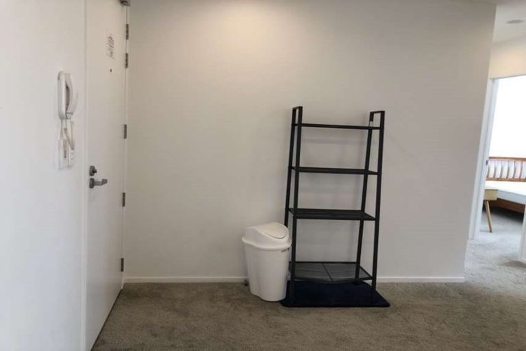 Photo of property in Apollo Apartments, 201/46 Rosedale Road, Rosedale, Auckland, 0632