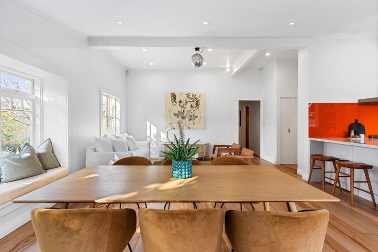 Photo of property in 202 Queen Street, Northcote Point, Auckland, 0627