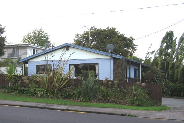 Photo of property in 134 Triangle Road, Massey, Auckland, 0614
