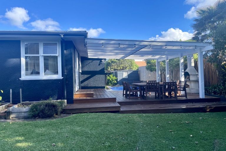 Photo of property in 9 Ross Crescent, Orewa, 0931