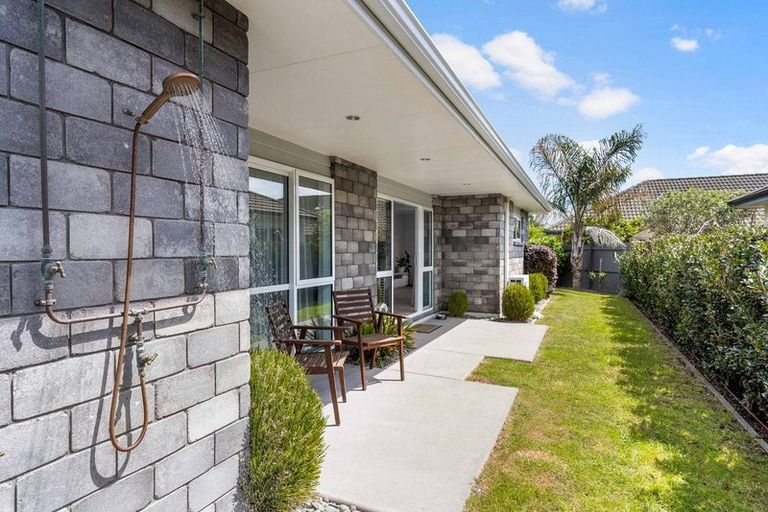 Photo of property in 18 Excelsa Place, Papamoa Beach, Papamoa, 3118