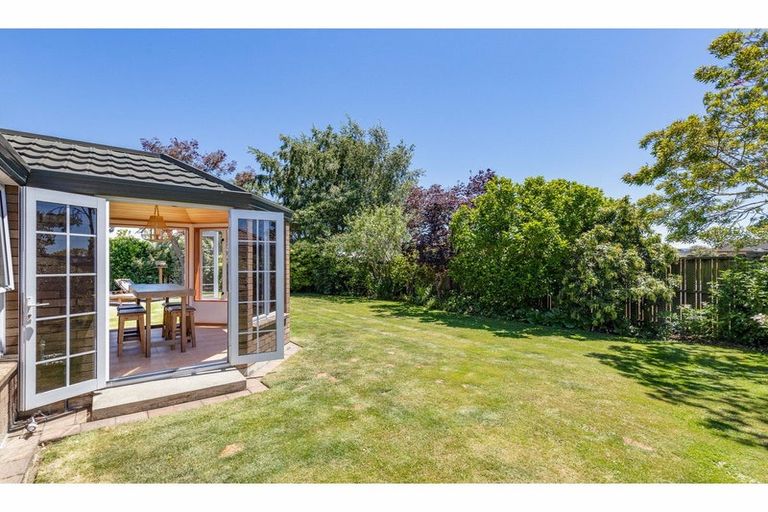 Photo of property in 2 Hinton Place, Rangiora, 7400