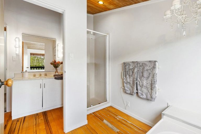 Photo of property in 1/283 East Coast Road, Mairangi Bay, Auckland, 0630