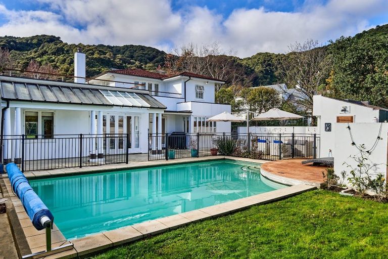 Photo of property in 25 Cheviot Road, Lowry Bay, Lower Hutt, 5013