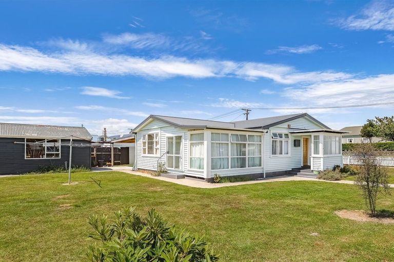 Photo of property in 3 Queen Street, Westport, 7825