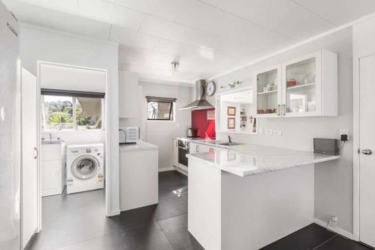 Photo of property in 39b Brian Crescent, Stanmore Bay, Whangaparaoa, 0932