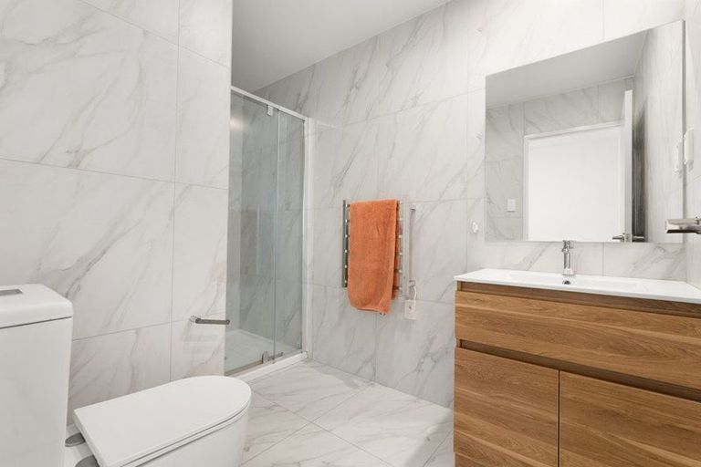 Photo of property in 13 Oki Place, Glenfield, 0629
