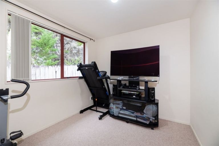 Photo of property in 57 Woodbank Drive, Glen Eden, Auckland, 0602