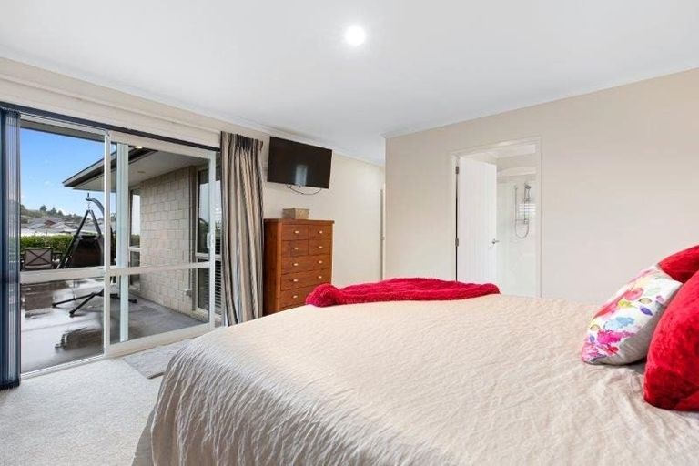 Photo of property in 2 Dayna Avenue, Ohauiti, Tauranga, 3112