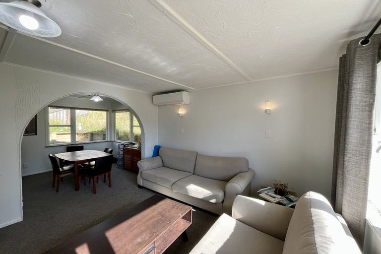 Photo of property in 28 Batchelor Street, Newlands, Wellington, 6037