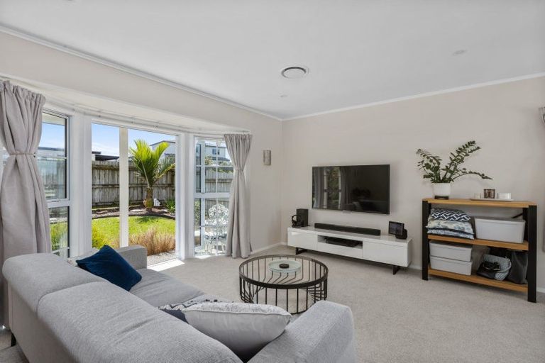 Photo of property in 9 Amorino Drive, Red Beach, 0932