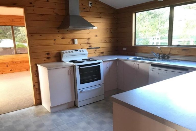 Photo of property in 13 Randal Place, Bayview, Auckland, 0629