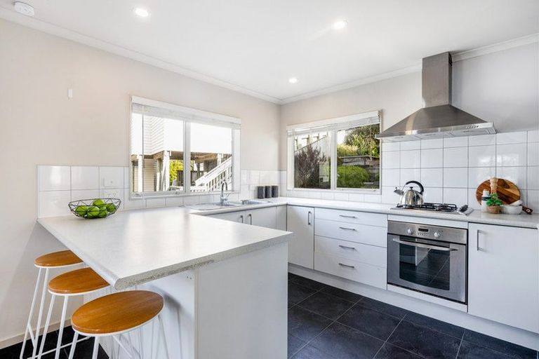 Photo of property in 59 Glanmire Road, Newlands, Wellington, 6037