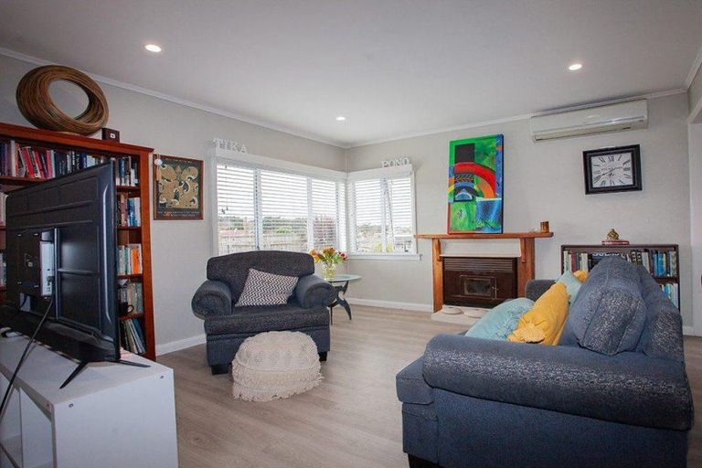 Photo of property in 65 Strange Street, Waitara, 4320
