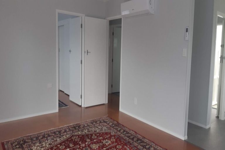 Photo of property in 1/31 Marcel Place, Glenfield, Auckland, 0629