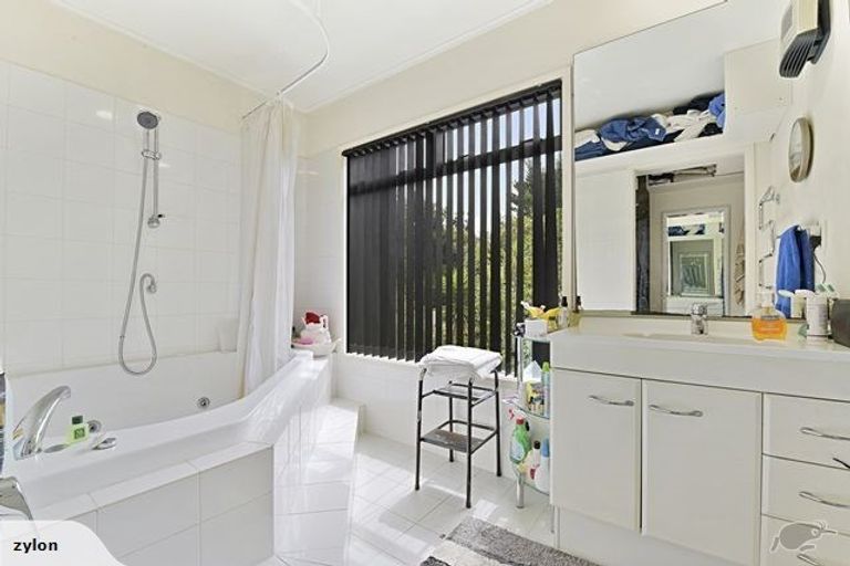 Photo of property in 3/496 Glenfield Road, Glenfield, Auckland, 0629