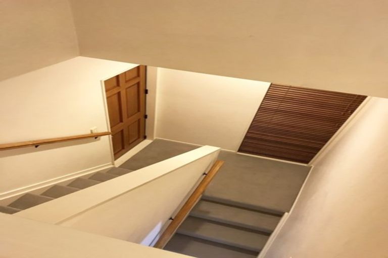 Photo of property in 2/51 Archers Road, Hillcrest, Auckland, 0629