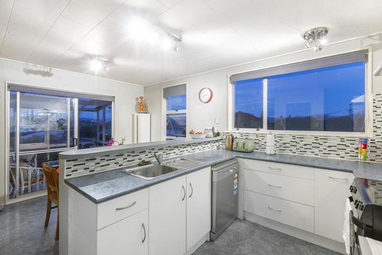 Photo of property in 44 View Road, Titahi Bay, Porirua, 5022