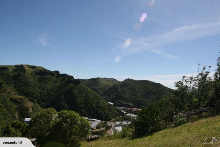 Photo of property in 2/61 Mandalay Terrace, Khandallah, Wellington, 6035