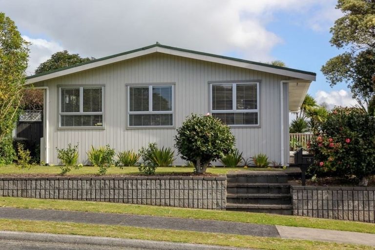 Photo of property in 12 Montana Place, Merrilands, New Plymouth, 4312