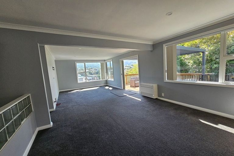 Photo of property in 1 Taylor Terrace, Tawa, Wellington, 5028