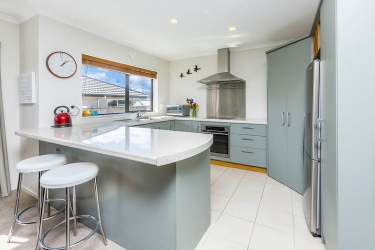 Photo of property in 3 Aragon Grove, Kingsley Heights, Upper Hutt, 5018