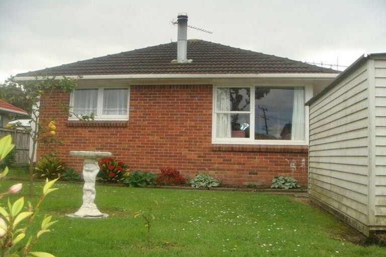 Photo of property in 2/10 Ocean View Road, Northcote, Auckland, 0627