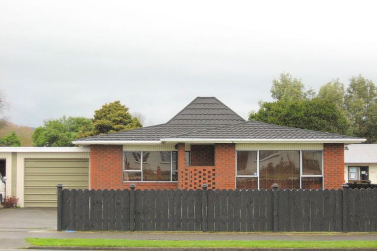 Photo of property in 378 Oxford Street, Levin, 5510