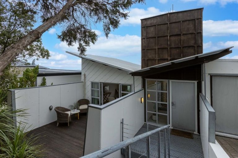 Photo of property in 16 Glendevere Terrace, Redcliffs, Christchurch, 8081