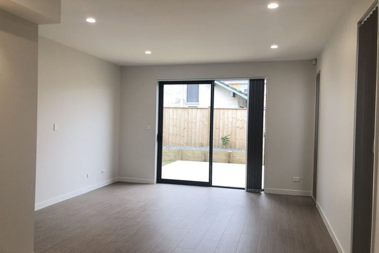 Photo of property in 7/21 Akoranga Drive, Northcote, Auckland, 0627
