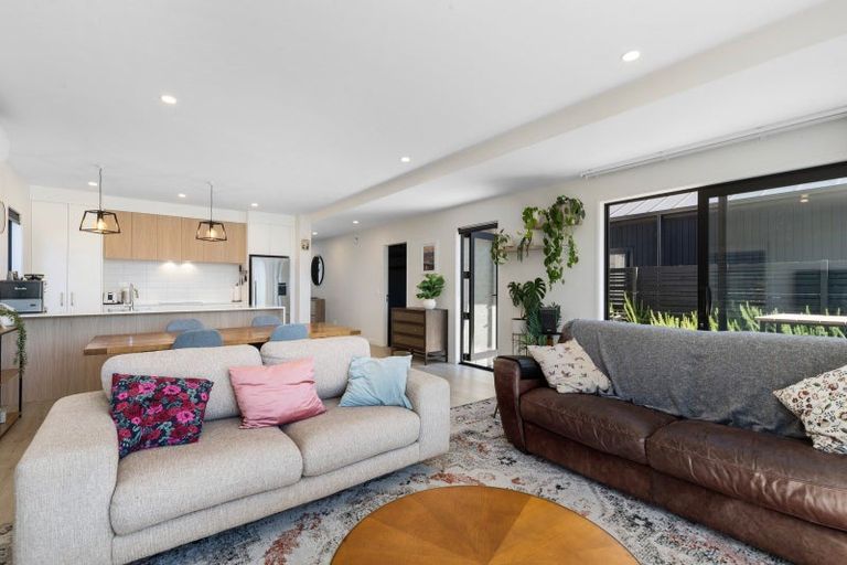 Photo of property in 10 Chapman Way, Jacks Point, 9371