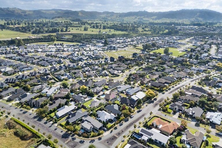 Photo of property in 27 Norfolk Drive, Cambridge, 3434