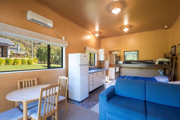 Photo of property in 2 Worlds End Road, Tennyson Inlet, 7195