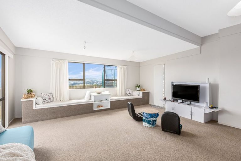 Photo of property in 68 Kahu Road, Paremata, Porirua, 5024