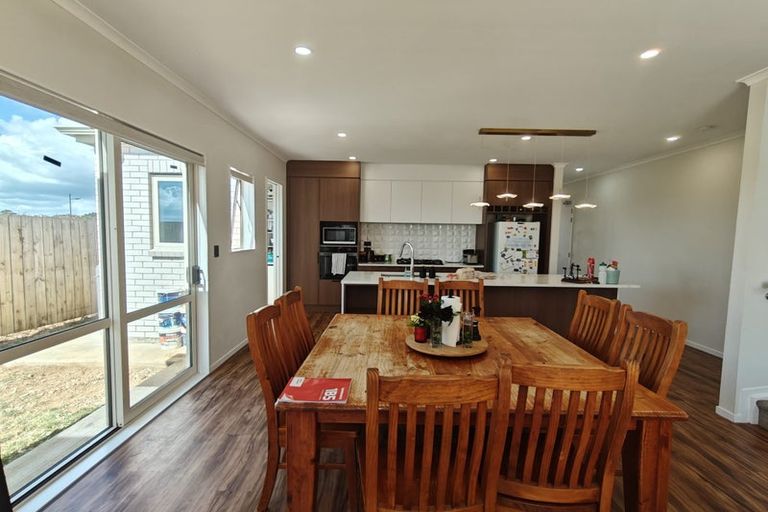 Photo of property in 8 Ritetai Street, Clarks Beach, 2122